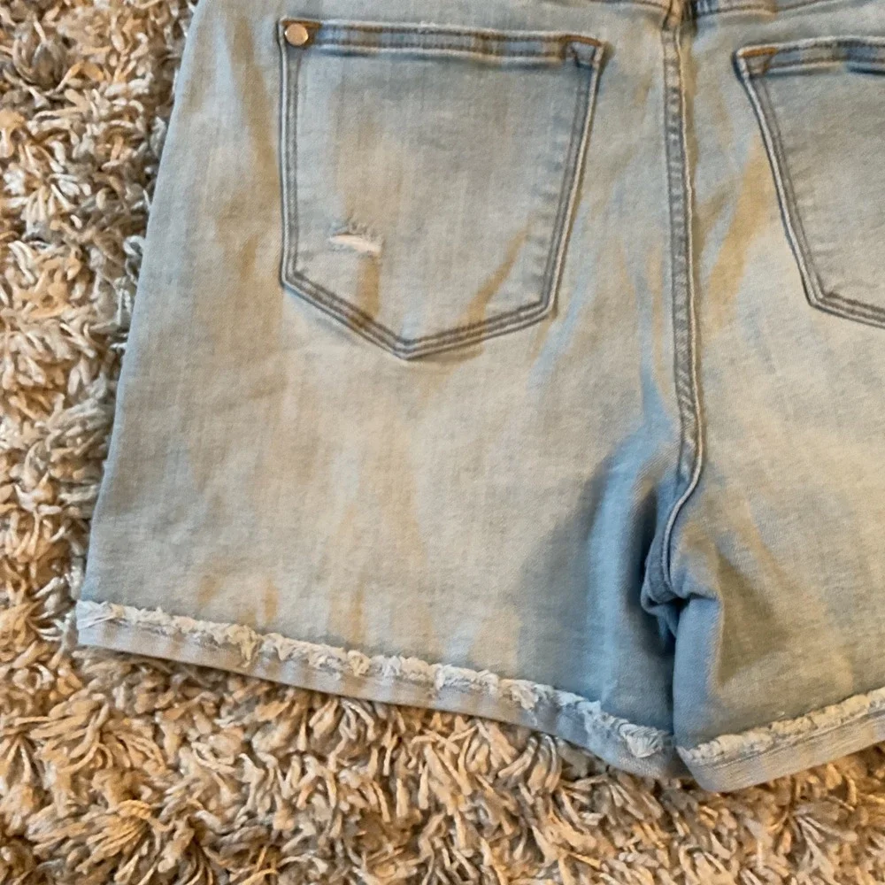 Judy Blue High Rise Distressed Button Fly‎ Denim Shorts Light Wash Women Large